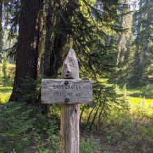 Signpost showing the East Crater Trail