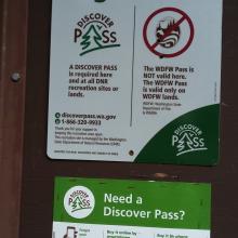 Posted Noticed about Washington Discover Pass at Trailhead