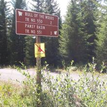 Good signage to the Trailhead