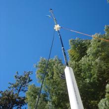 Ski pole antenna mast for a 20m dipole