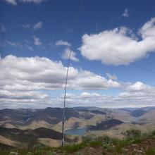 Sotabeam pole and endfed antenna taped to signpost.