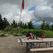 KE4HET on [East] Tiger Mountain summit making SOTA contacts