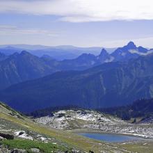 Looking back toward the TH.  Frozen Lake is in view.  The ridges on the horizon reveal a few other 8 point SOTA peaks.